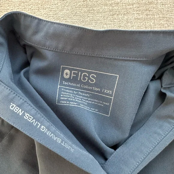 Figs Zamora joggers and Rafaela scrub top - Picture 5 of 5